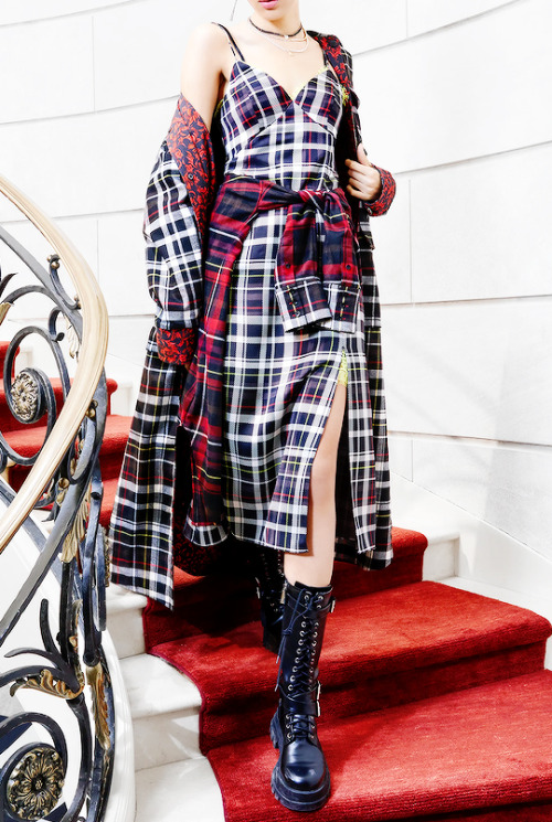 fashion-runways: ALICE + OLIVIA Fall/Winter RTW 2021if you want to support this blog consider donati