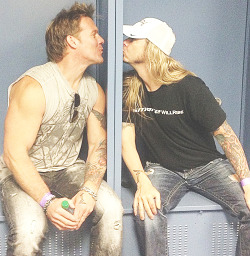 y2jbaybay:  Thankfully it wasn't a Glory Hole.... #lifeontheroad #tasteslikeatincan #tampa ~ IAmJericho   If it was a Gloryhole I would loved to be on the other side Jericho!