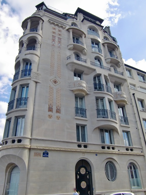 gillesboncourt:  Paris, Immeuble Art Déco, 14ème