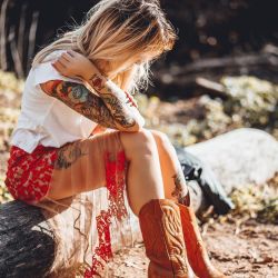 Cowboy take me away! 🌾I should wear this skirt more. 📸 @raulesprza - http://ift.tt/20jIhki by alyshanett