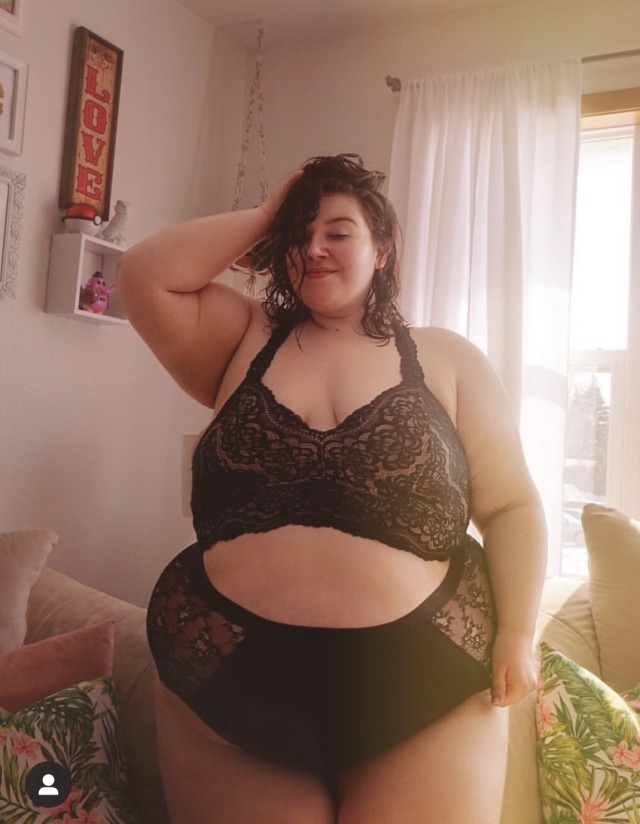 chubbyhippiegirl:bazilisok2000:She’s so cute omg 