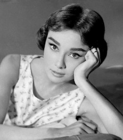 theniftyfifties:  Audrey Hepburn in ‘Love in the Afternoon’,1957. 