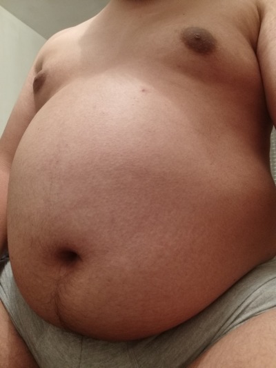gainerburr:Stuffed belly!I had a hamburger, 20 nuggets, some fries, a chocolate milkshake
