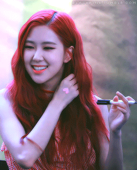 blackpink: she looks like a mermaid ‍♀️