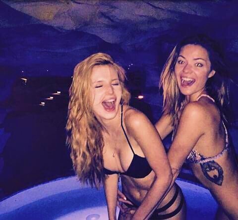 Bella &amp; Kaili are so adorable omg. and look at Bella&rsquo;s bikini