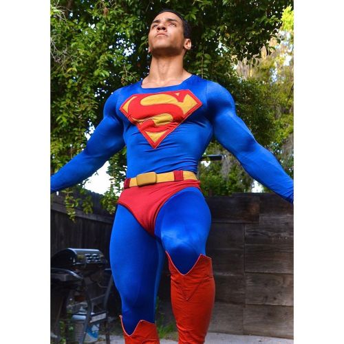 lowblow2myspeedo: Sexy Superman Joshua Manoi- 23 yo, 6′2, 200 lbs, former Marine, did straight