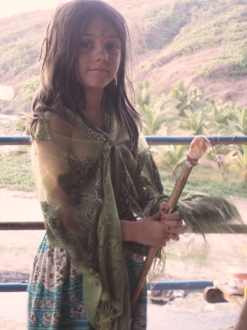 April 2014, my daughter in India. She was very happy to dress the way she wanted :) What a fantastic