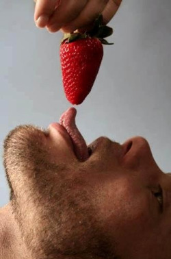 https://69.media.tumblr.com/2e69a32b3672e721aba2f6d4a674c8b3/tumblr_miqivssufv1s2z8wto1_400.jpg