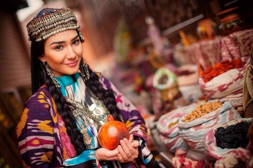 everythingcentralasia: Uzbekistan’s folk costume.