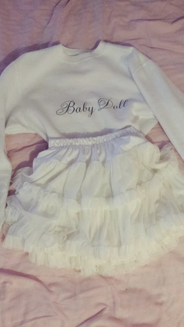 dakishimetaii:  Outfit I really want to wear but never go out orz 