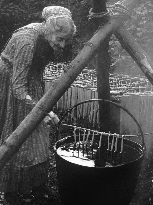 fire-in-the-aviary:Richard W Brown, Tasha Tudor making beeswax candles, 1990s