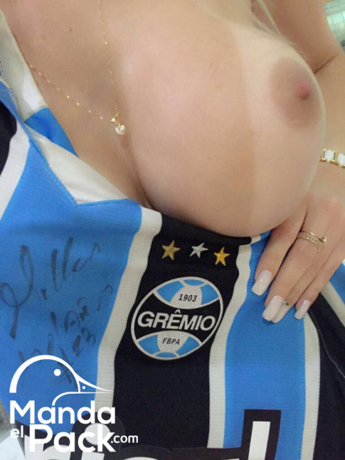 XXX chamuyero86:  Brenda Paes ¡Go Grêmio! photo