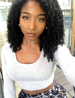 curlyyhairedbeauties:  Http://Xiaoyu1.tumblr.com