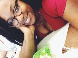 ellegreatness:  I really don’t be working at work  Nice smile