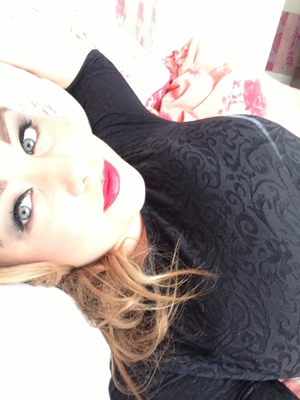 thedougmeister:  Come lay in bed with me on this fine day.  Yes ma'am