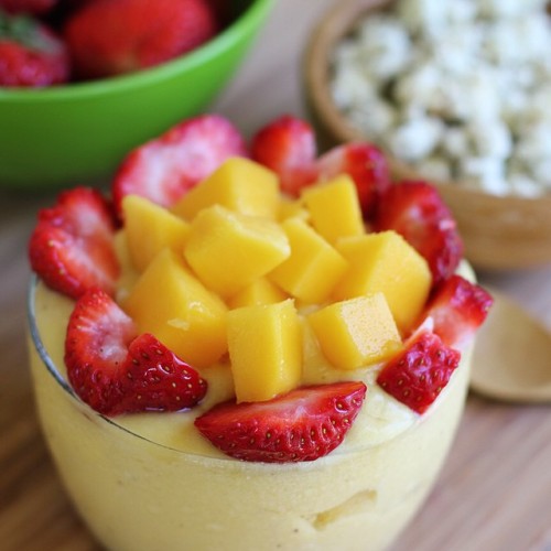 Nice cream is #trending! With coconut milk, frozen banana, and mango! Mmmmmmm #kaylaitsines #thekayl