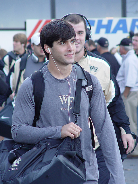 militarybromo:  texashotmen: taylorrockymtn:  Wake Forest quarterback Riley Skinner shows us all that he has more than one way to play ball.    😍