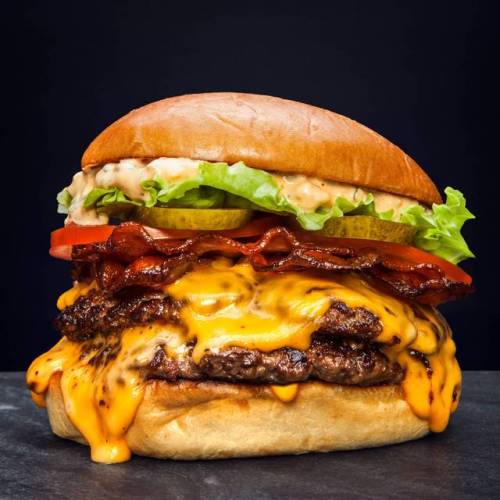 Homemade bacon 🥓 🍔 burger w/ extra bacon #FoodPorn via KimchiMaster