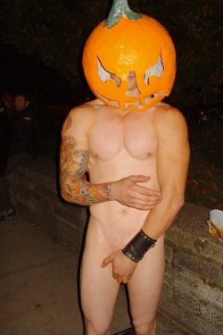 broswithoutclothes:  Your Halloween countdown