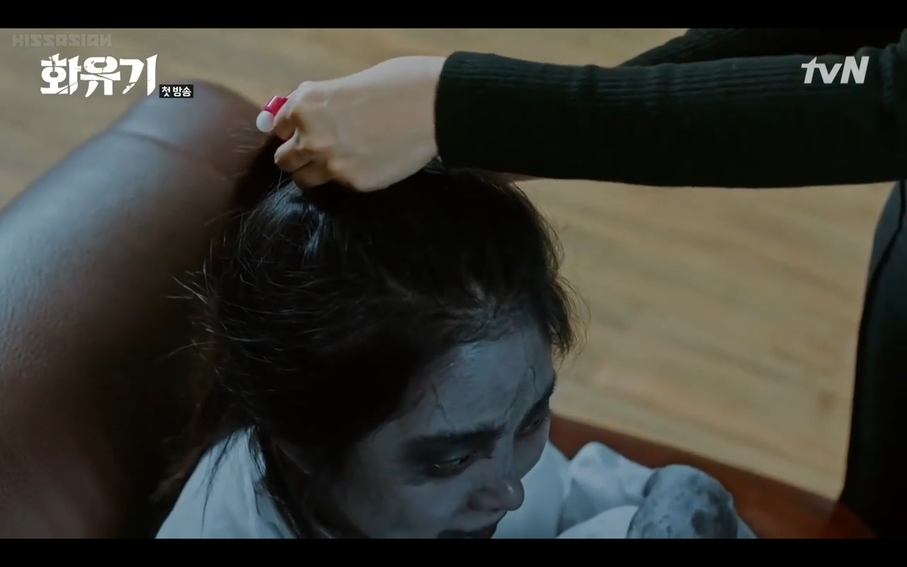 pepperapb: kimchimacchiato: casually tying ghost’s hair into  ponytail and feeding
