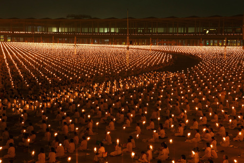 asylum-art:The Dhammakaya Temple,Luke Duggleby Photography The Worlds Largest Buddhist TempleThe eno