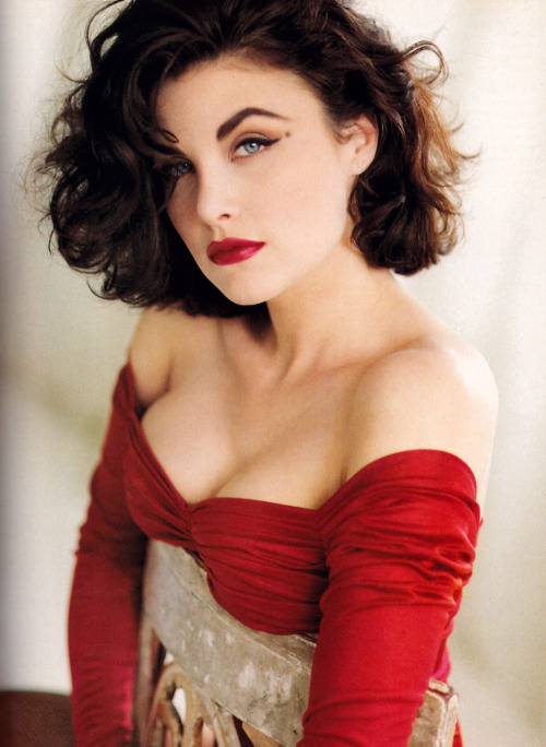 periodicult90s:Sherilyn Fenn photographed by Andrea Blanch for Details magazine, September 1990. Dre