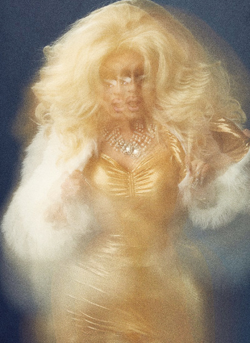 👑