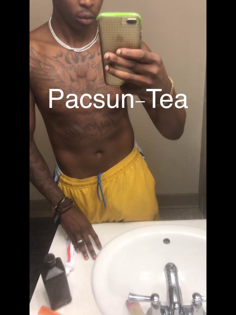 pacsun-tea:  Hood nigga Tre 😊👅