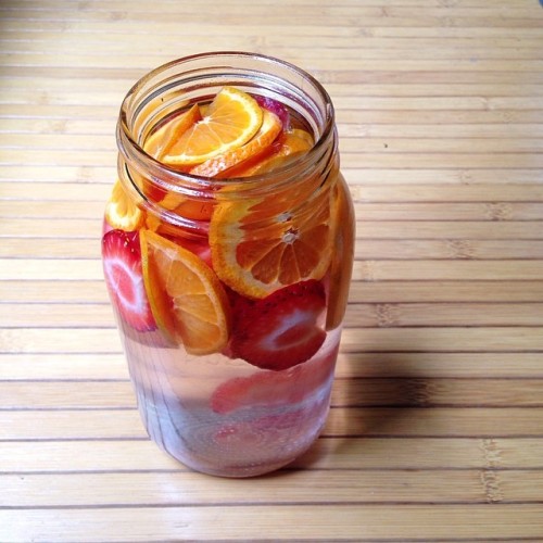fitwithoutfat: Strawberry + clementine infused water for hydration