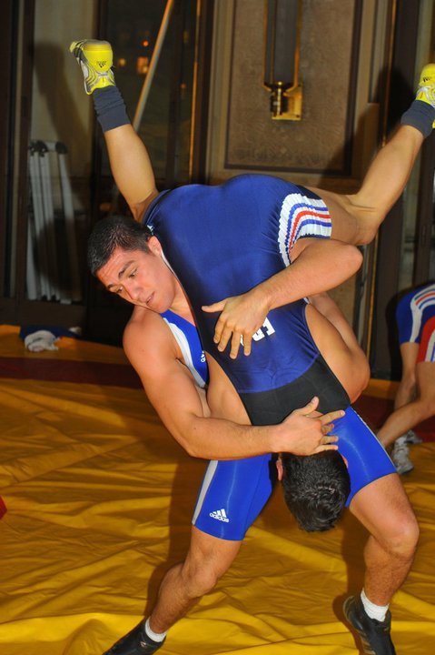 whthole4blkpole:  wrestlersandsinglets:  Follow me for Hot Wrestlers in Sexy Singlets =)  How do my nuts smell?Good and manly