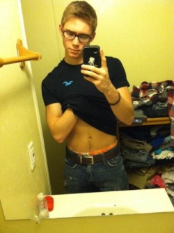 gayhockeyboy:  Super hot guy #84