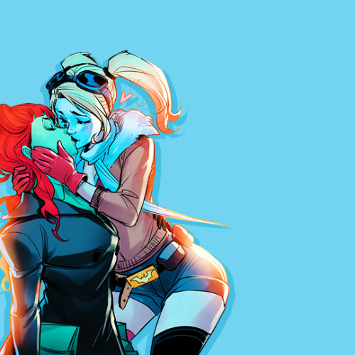 mjwatson: HARLEY AND IVY IN DC COMICS BOMBSHELLS© MIRKA ANDOLFO