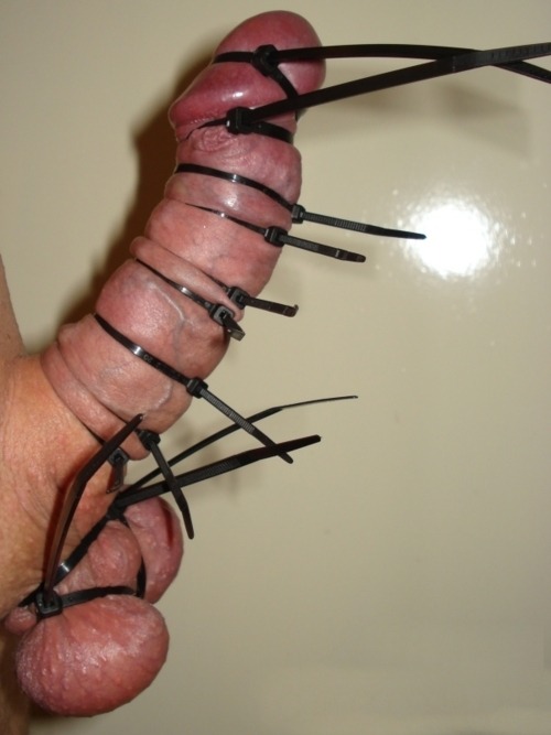 insidiousmuse:  brutal-cock-ball-torture: Damn, that’s gonna hurt when they’re all cut off 