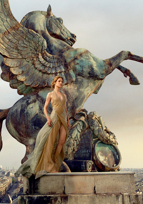 faessbender:  natalia vodianova in grand entrance by annie leibovitz for vogue us nov ‘14.