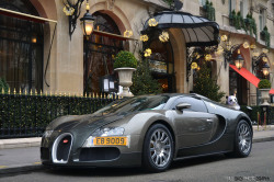 cars360:  Elegant Bugatti Veyron LIKE! https://www.facebook.com/Cars360http://cars360.tumblr.com