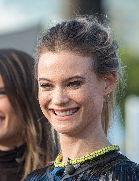 behatiprinsloo: DECEMBER 08th - Behati and Alessandra Ambrósio on Extra TV (more here)