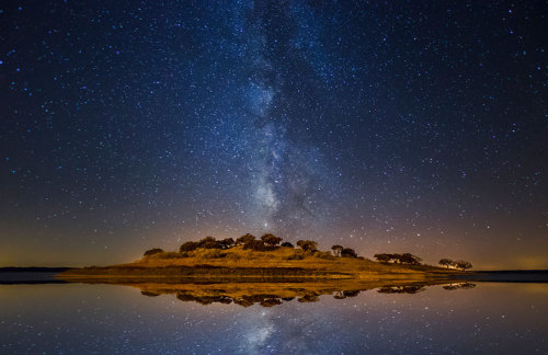 the-awesome-quotes:  Photographer   João P.Santos Captures The Starry Skies Of Less-Polluted Places