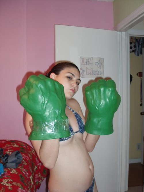 geekedout18:  geek-sexy:  Hot Girls With Hulk Hands  Lol!!! 