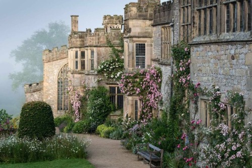 myfairylily: Haddon Hall Bakewell, Derbyshire. | @gardenersworld.com