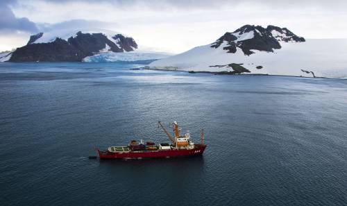 ANTARCTICA: Picture of Antarctica taken from the Brazilian icebreaker and oceanographic research ves