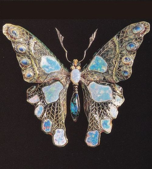 cgmfindings: Art Nouveau butterfly brooch in plique-à-jour enamel, set with opals and diamond