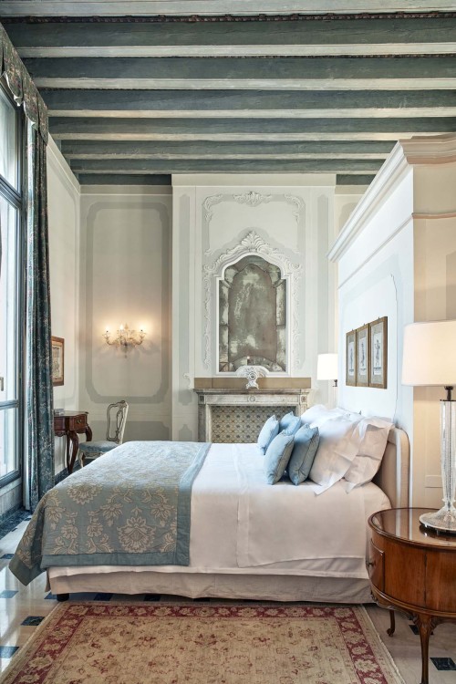 Refurbishment of guestrooms - Hotel Cipriani - Venice - Italy - 2016-2017
In team with: STAF - Fiesole - Florence ;
interior design by TANIT, Paris