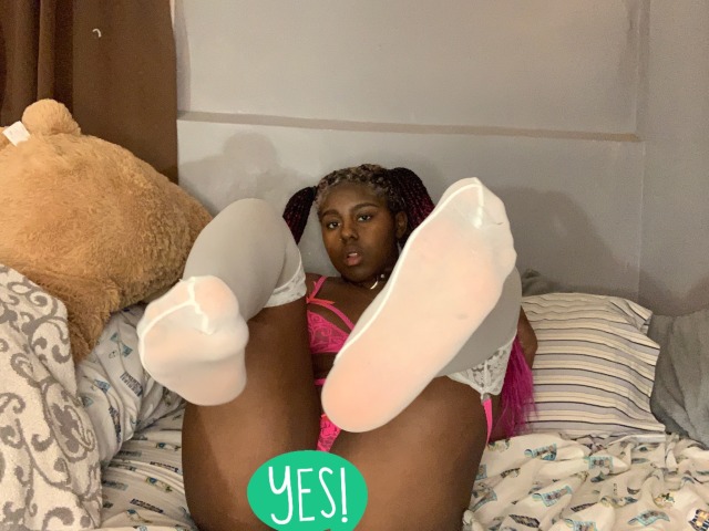 hennii:since times are hard for some, ive decided to do daily uploads and lower my