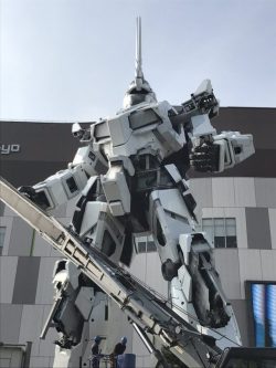 rhubarbes:  The Life-Sized Unicorn Gundam