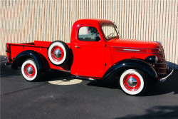 hotrodzandpinups: jacdurac:   1940 INTERNATIONAL ½ TON PICKUP    HRP 