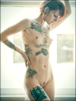 hot-tattooed-girls-3:  Crazy Full Body Tattoos!