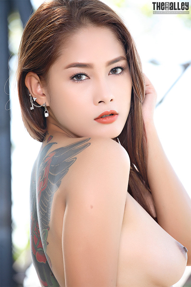 theblackalley-official:Another photo set of Winny Sung from theblackalley.comhttp://www.theblackalley.com/tour/the-black-alley/index.html