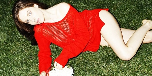 thediaryoflaurapalmer:  Alison Brie photographed by Miko Lim for Esquire 