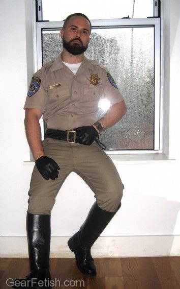 jarheadjay: bootsofmen:  — hot bearded booted cop  Love this stud.  Another one of my fav