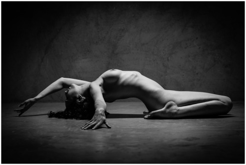 hopsternew:  Model: Anoush AnouPhotographer: Geoff Hopkinson BW studio art nude set
